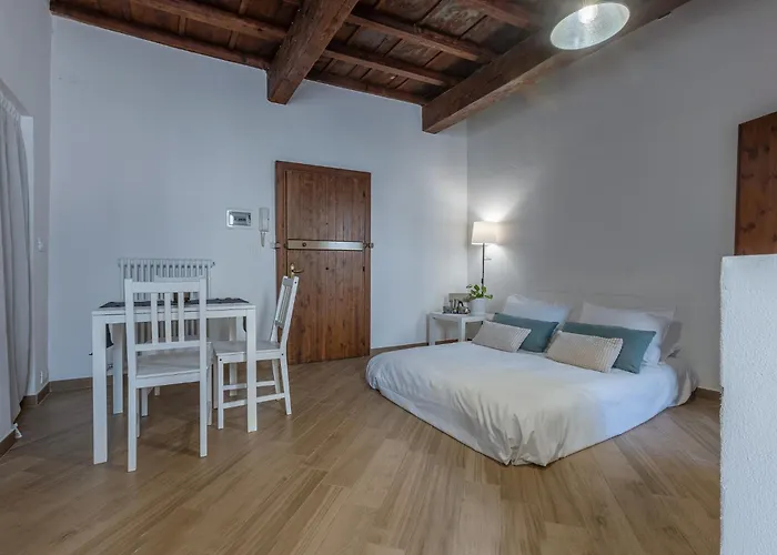 Guesthost - Nel Centro Storico Lovely Apartmán Ferrara